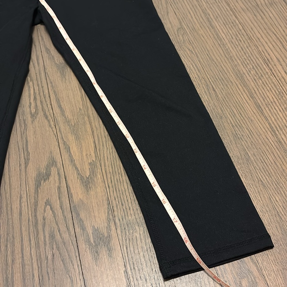 Fabletics capris - Picture 3 of 4